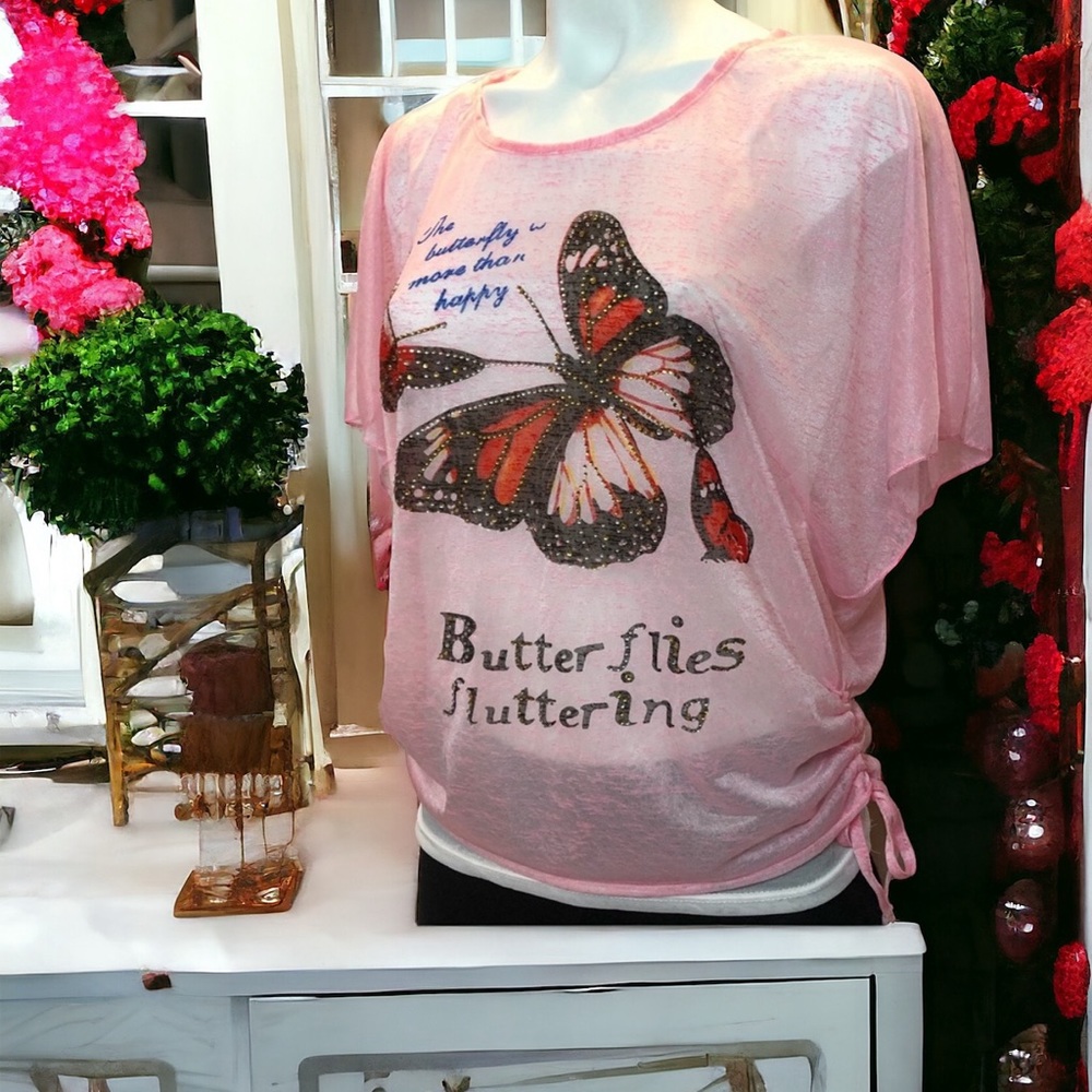 📦 Boutique NWT Pink Butterflies Bling Boutique Top Size Large